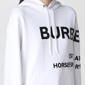 Burberry Horseferry Print Cotton
Oversized Hoodie Women’s